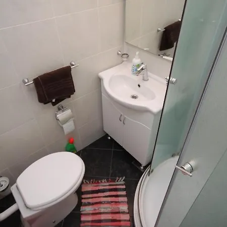 Family Friendly House With A Parking Space - 7914 Holiday home