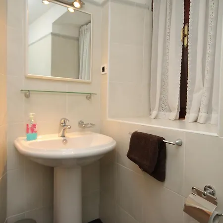 Family Friendly House With A Parking Space - 7914 Holiday home