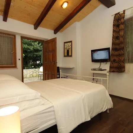 Family Friendly House With A Parking Space - 7914 Opatija